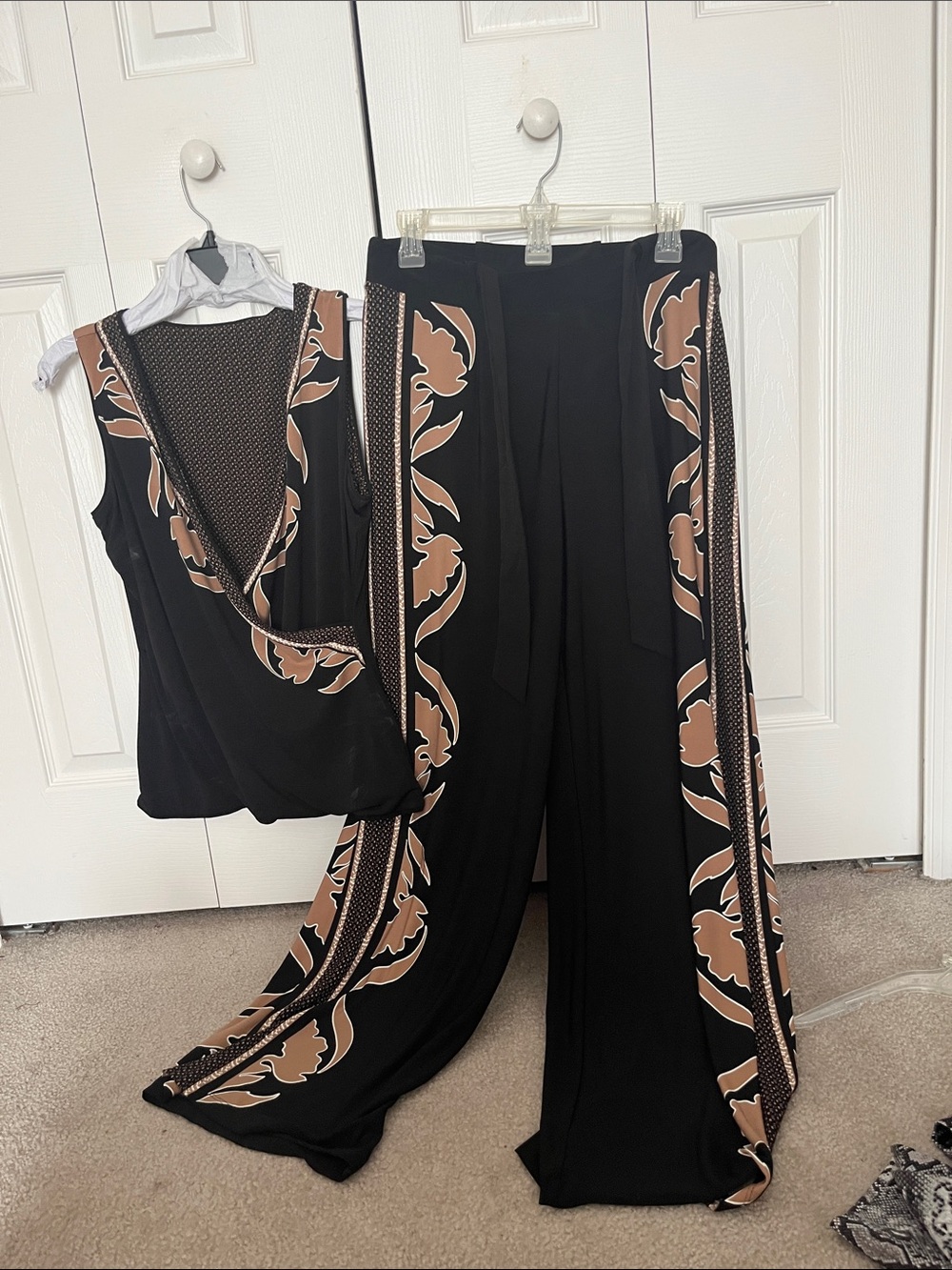 Black & Tan Wide-Leg Pants with Coordinating Sleeveless Top
